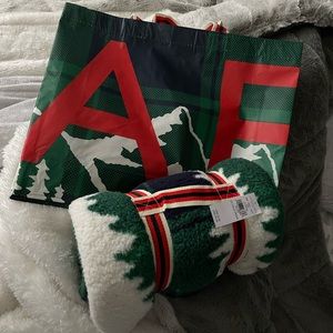 BRAND NEW AE SHERPA BLANKET & BAG